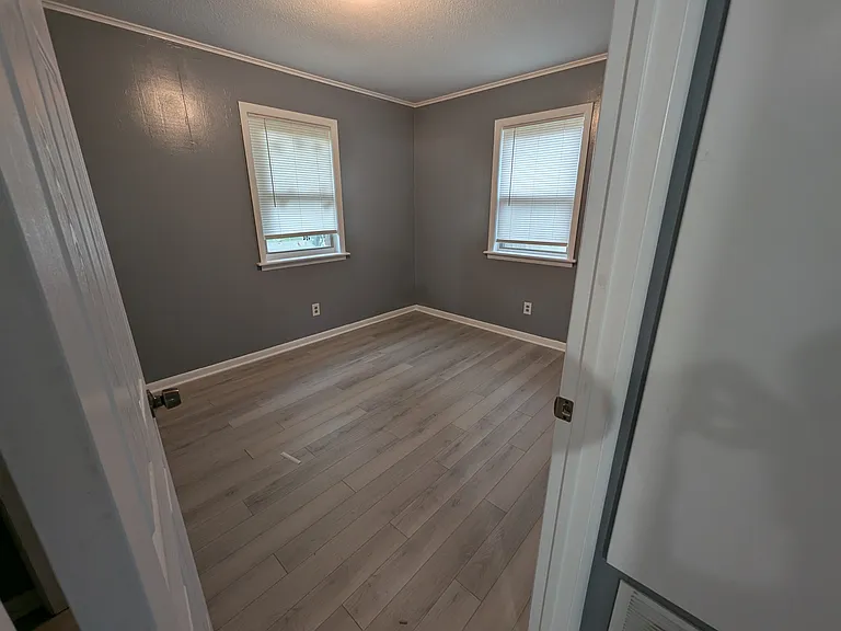 625 Louis St — Photo 10