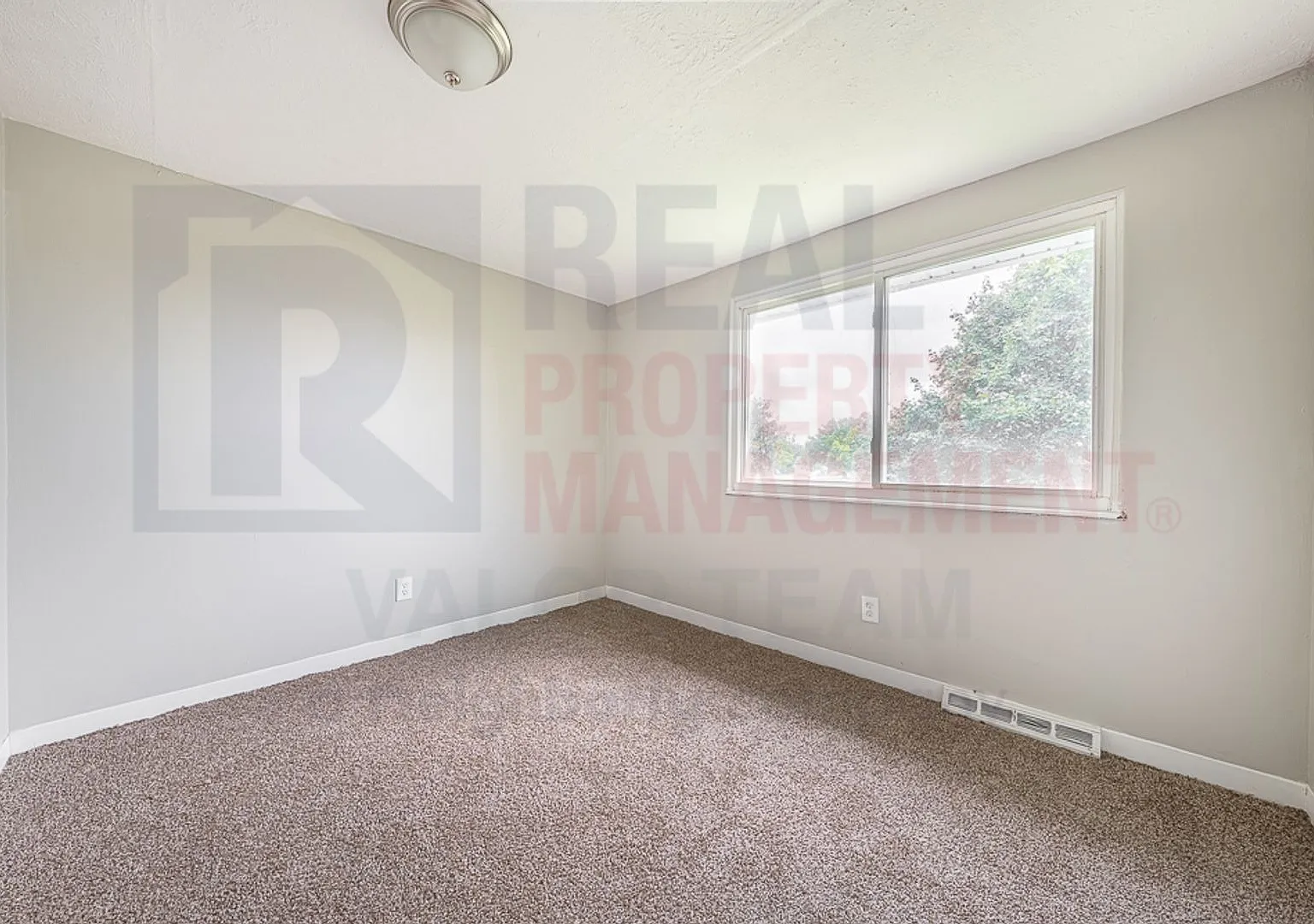 5 bd, 2 ba, 1,548 Sq. Ft. — Photo 3