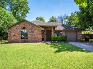 310 Town East Dr, Paris, TX 75462