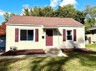 548 E Middle St, South Elgin, IL 60177