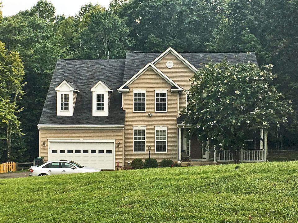 1st image of 39 Boxwood Dr