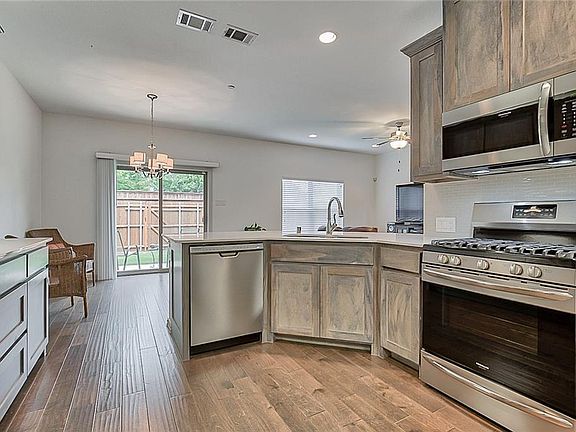 4th image of 2316 Molly Ln