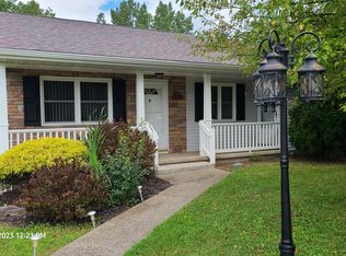 39 Suncrest Dr #B, Waterford, NY 12188
