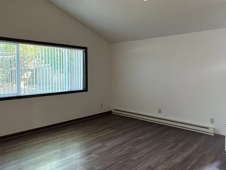 4504-4506 Campbell Dr SE — Photo 4