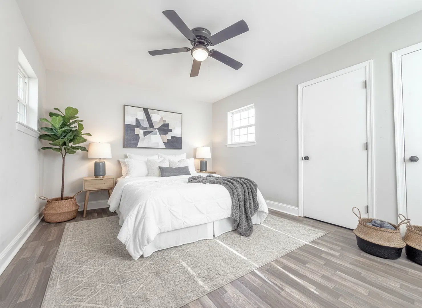 Charming 2BR Townhome in West Ashley Modern, Bright & Ready for You! — Photo 1