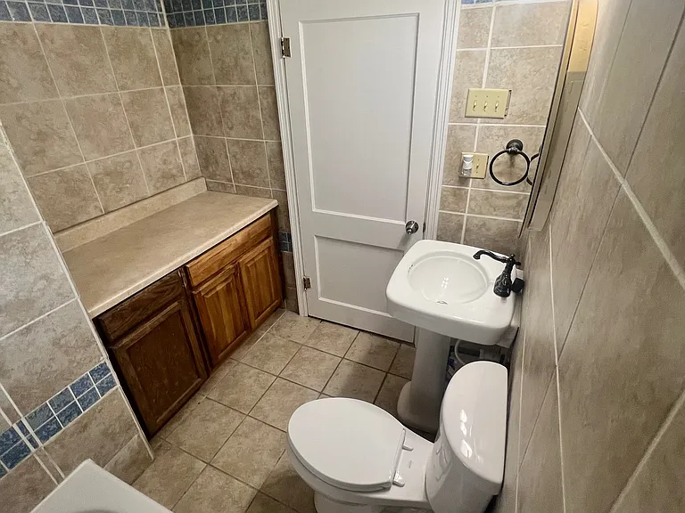 112 Rose Ave — Photo 5