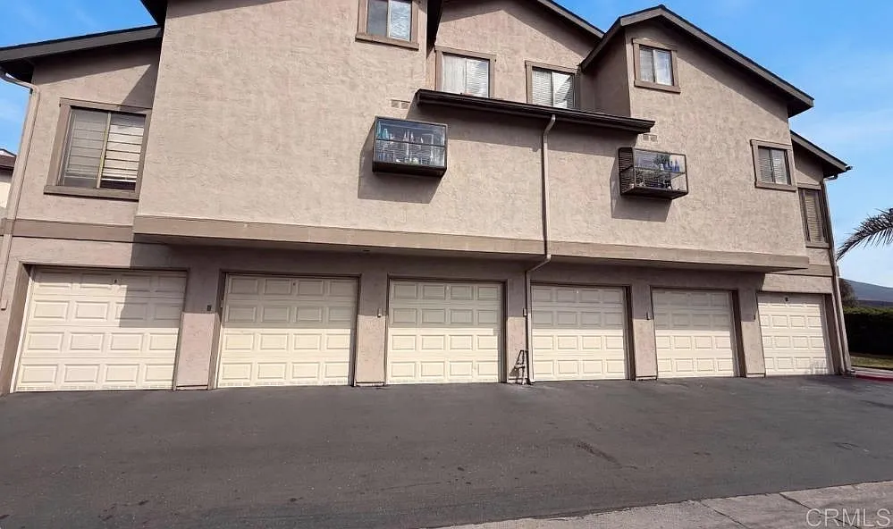 2 bed, 8.0 bath, 1012 sqft, $1,500 — Photo 1