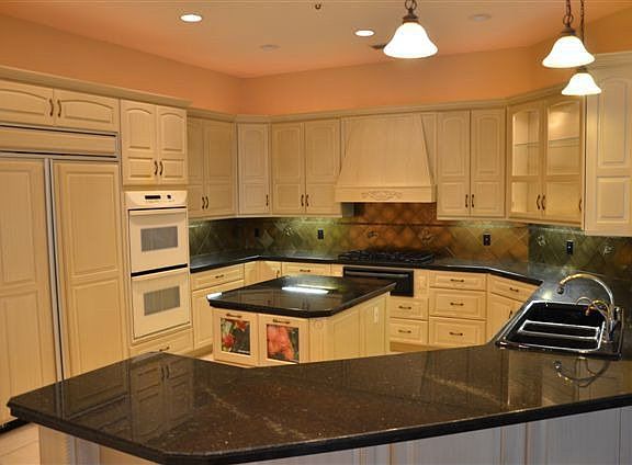 5th image of 9 Woodford Ln
