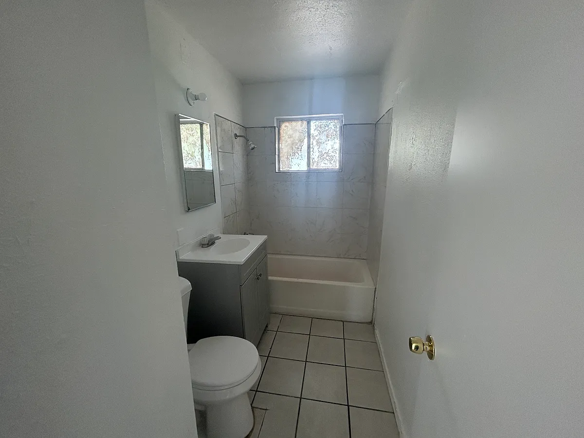 Building Photo - 1012 Rodgers Rd #14