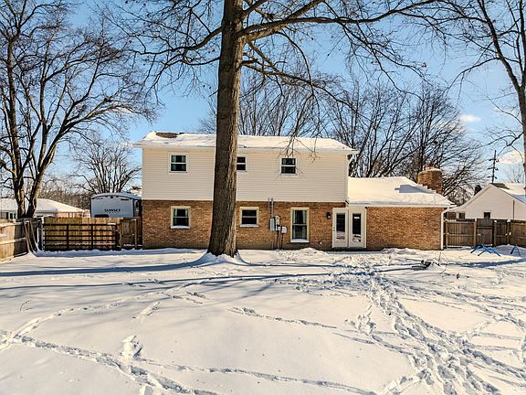 3rd image of 4913 N Cornwall Dr