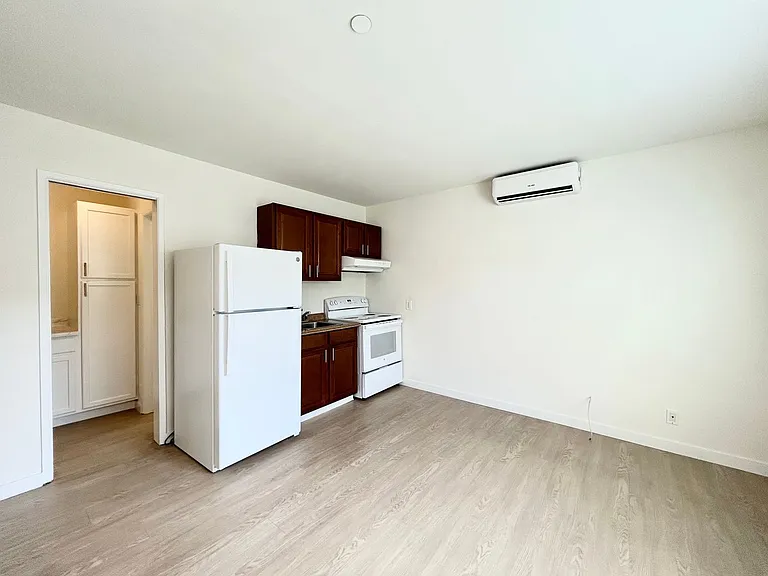 2504 Pacific Ave — Photo 1