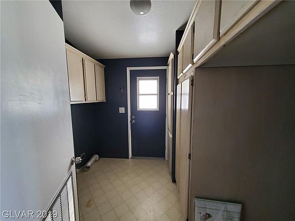 5th image of 661 S Lola Ln