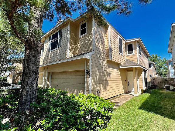 3rd image of 16842 Carrollton Creek Ln