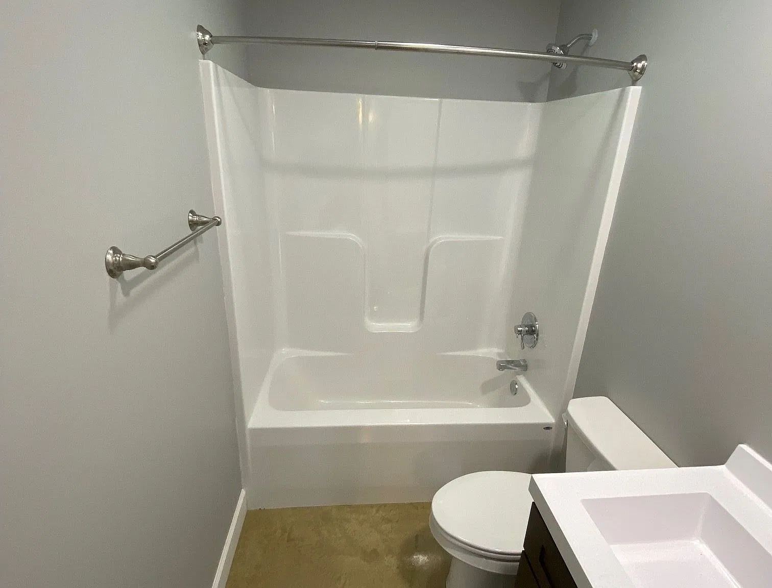 3 bed, 2.0 bath, 1215 sqft, $1,350 — Photo 4