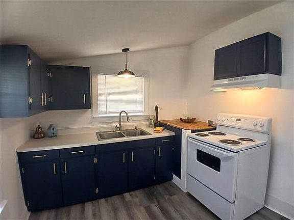 3rd image of 813 Avenue C #A