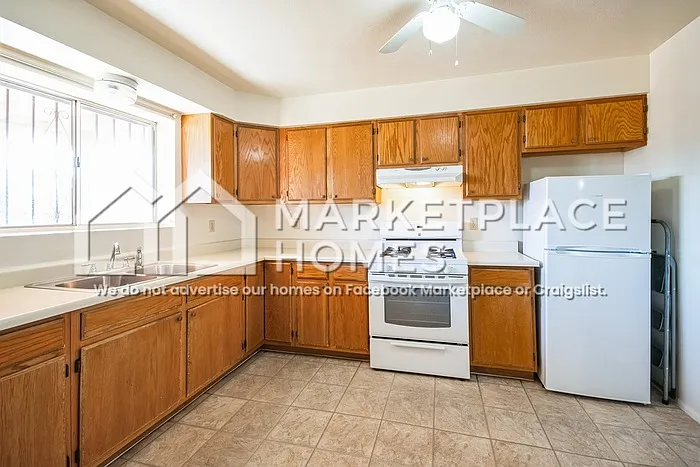 3619 S 14th Ave — Photo 6