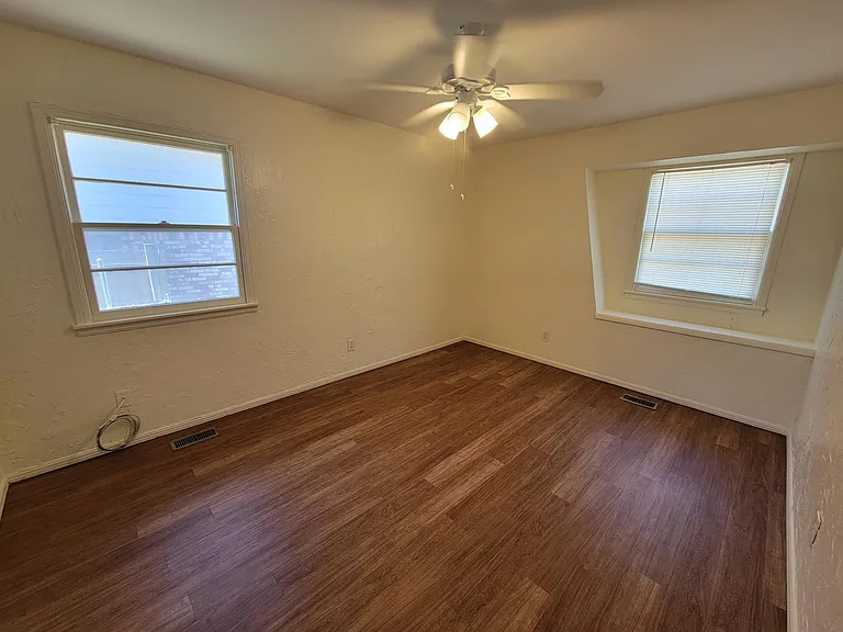 2300 N College Ave — Photo 10