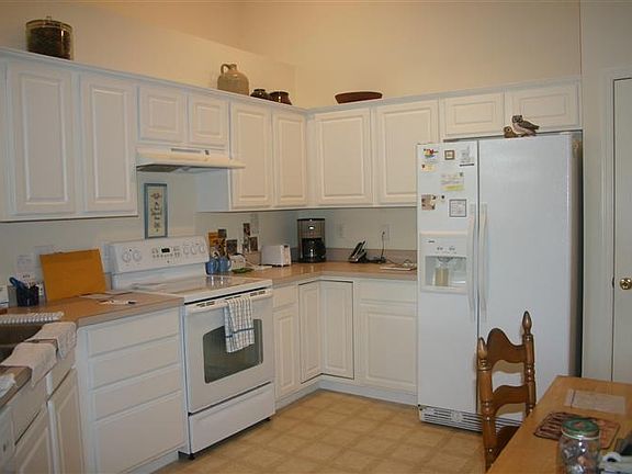 5th image of 400 St Andrews Cir