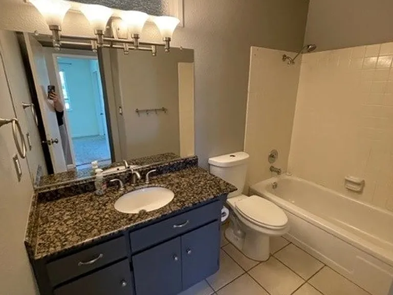 1825 Vista Creek Dr — Photo 2