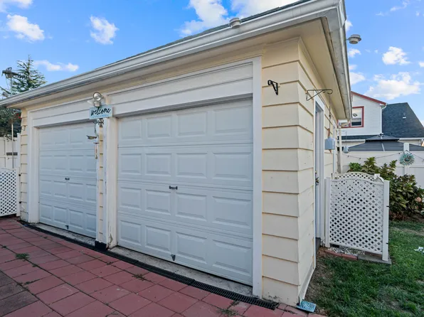 1041 Stonewall Lane image 2 of 48