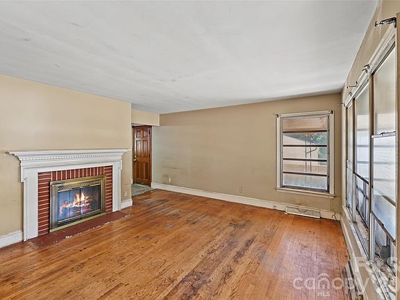 2nd image of 803 S Bragg St