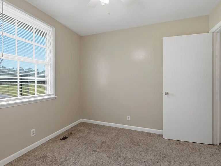 758 McPherson Dr — Photo 25