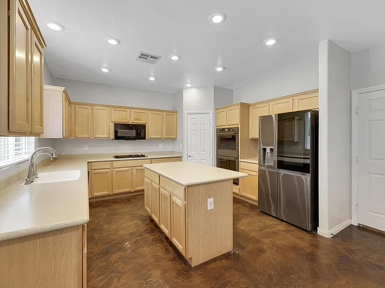 10345 Grizzly Creek St — Photo 5