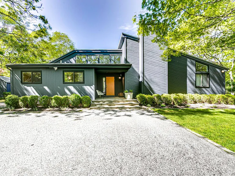 15 Karin Dr — Photo 1
