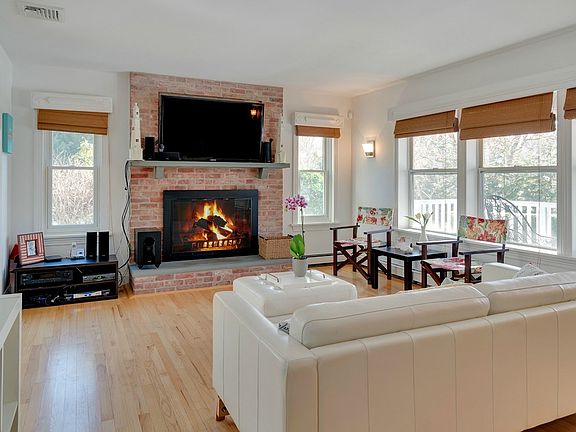 2nd image of 25 Atlantic Ave