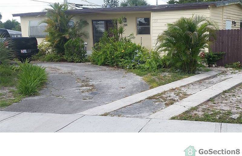 1st image of 284 NE 39th Ct