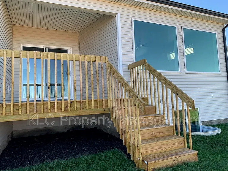 780 McIntosh Ct NE — Photo 18