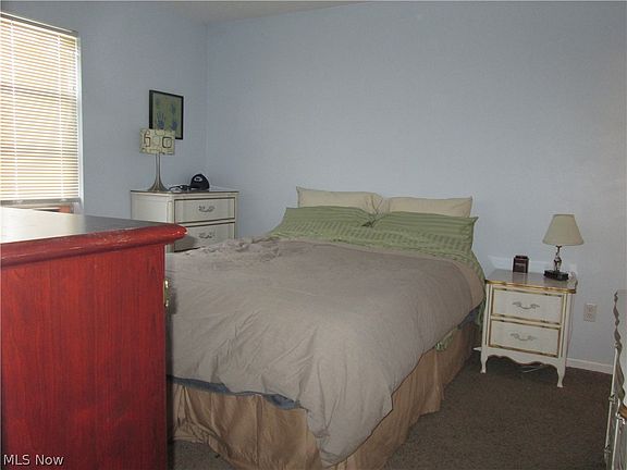 5th image of 371 Joseph St