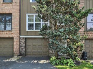 24 Club Ln, Reading, PA 19607