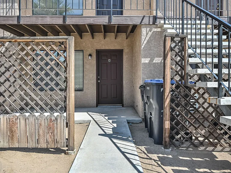1021 W Perdew Ave — Photo 6