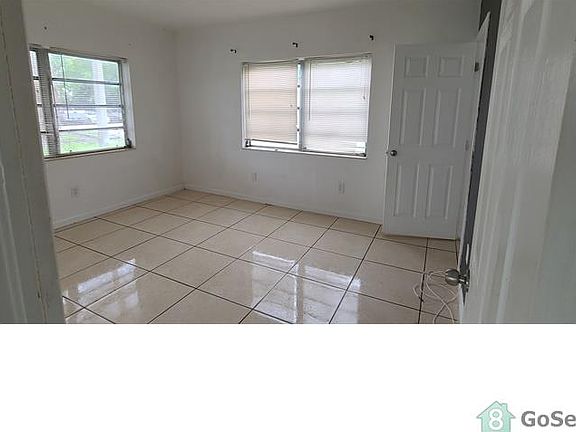 3rd image of 1985 NE 172nd St #1