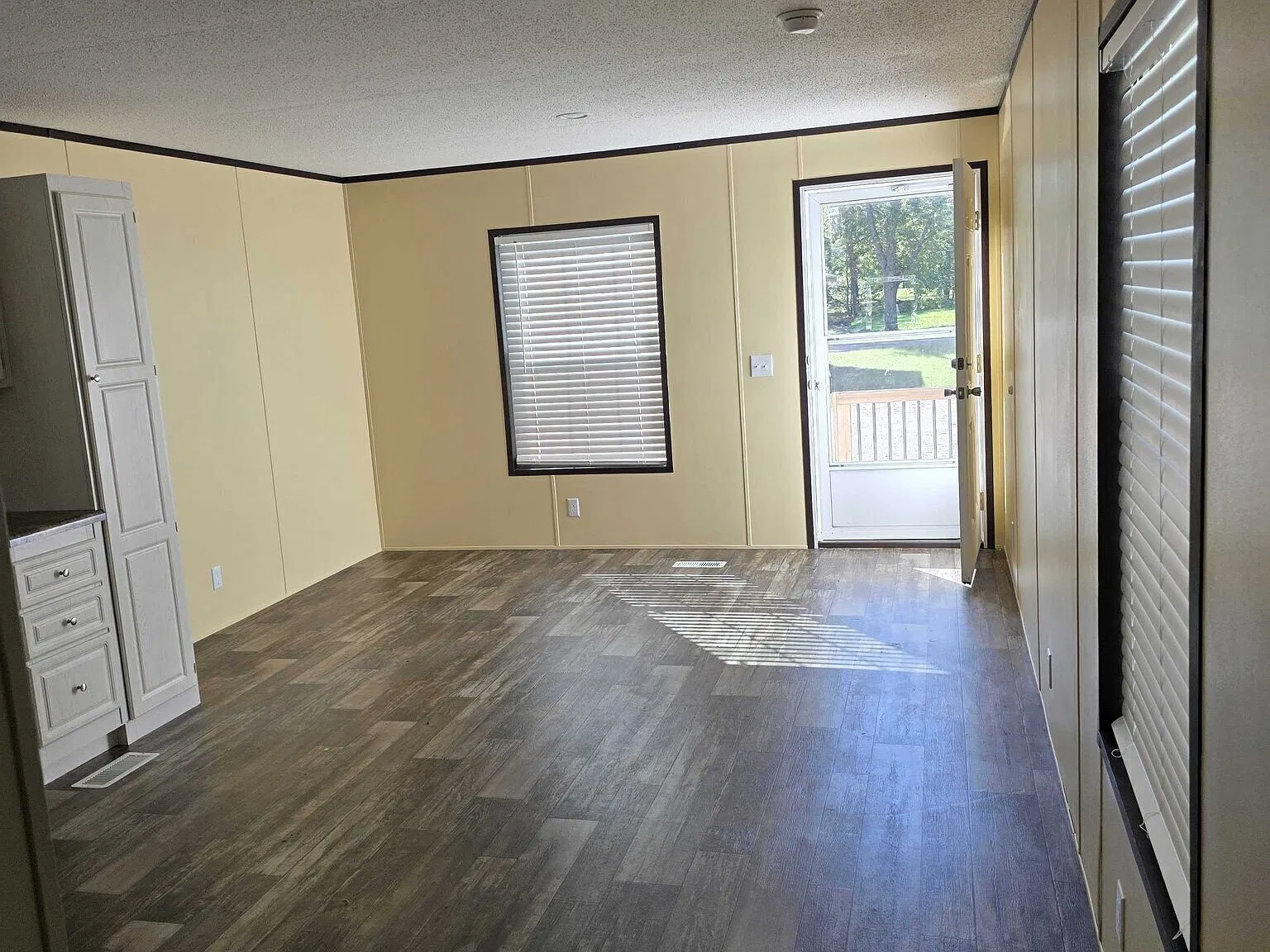 1 Bedroom 1 Bathroom Mobile home for sale — Photo 3