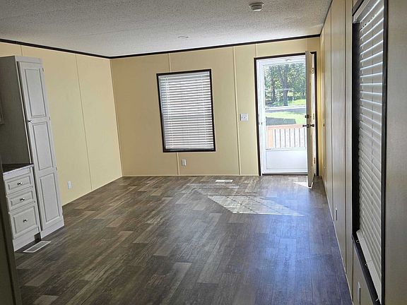 3rd image of 1519 Olmstead Rd #6