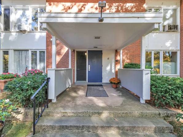 42 North Lake Drive APT C2, Hamden, CT 06517