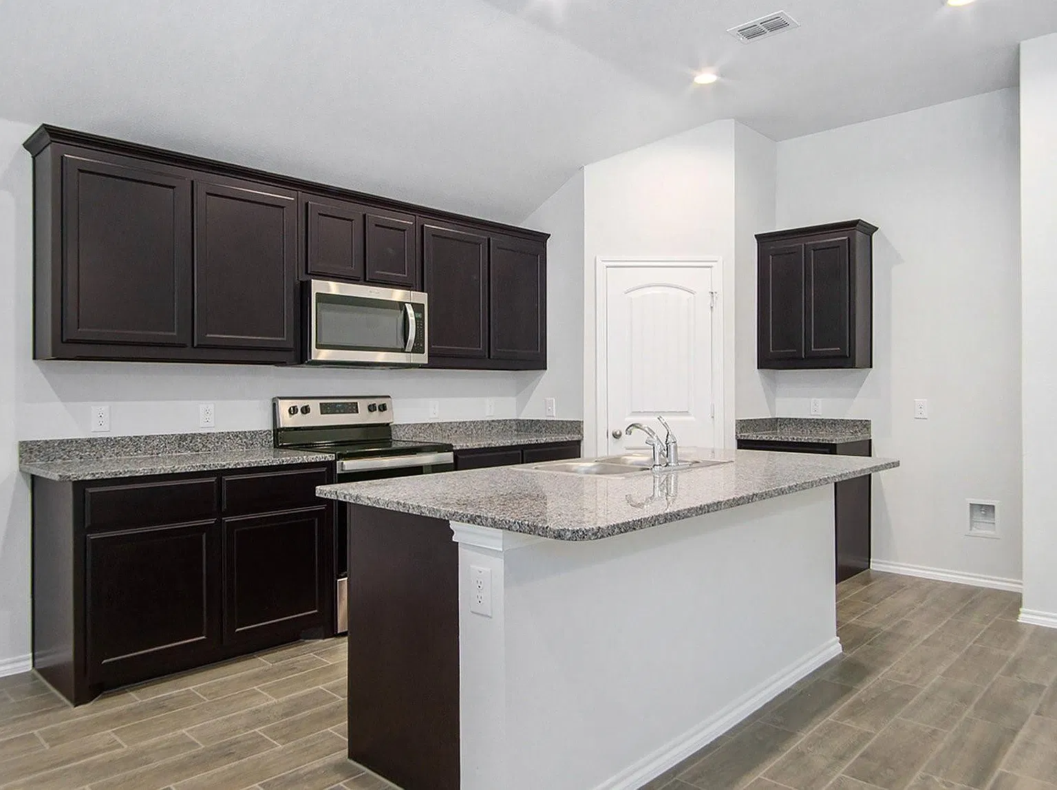 3 bed, 1586 sqft, $2,275 — Photo 2