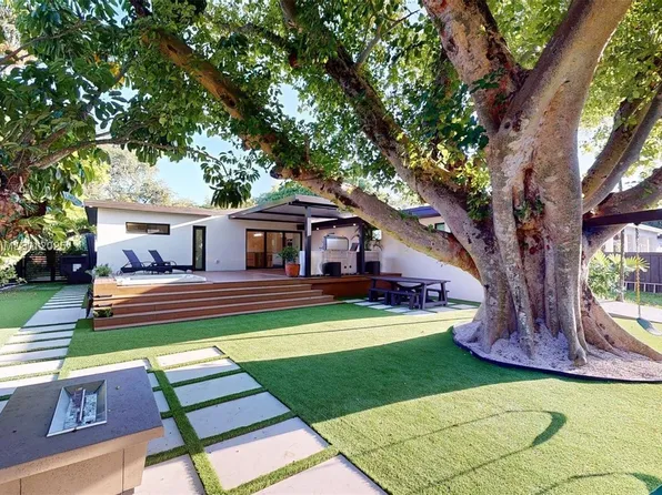 641 Nightingale Ave, Miami Springs, FL 33166