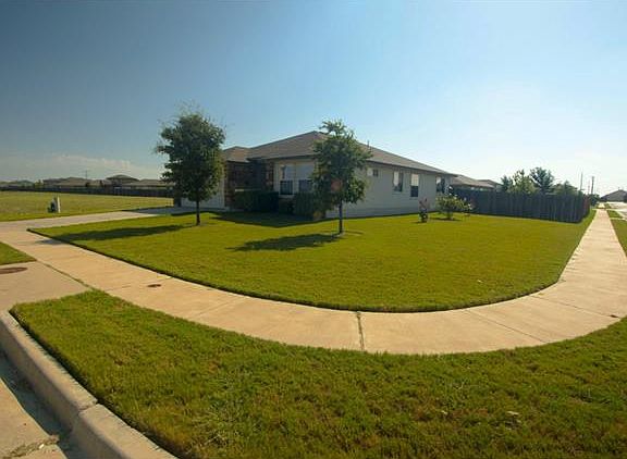 5th image of 302 Hyltin St