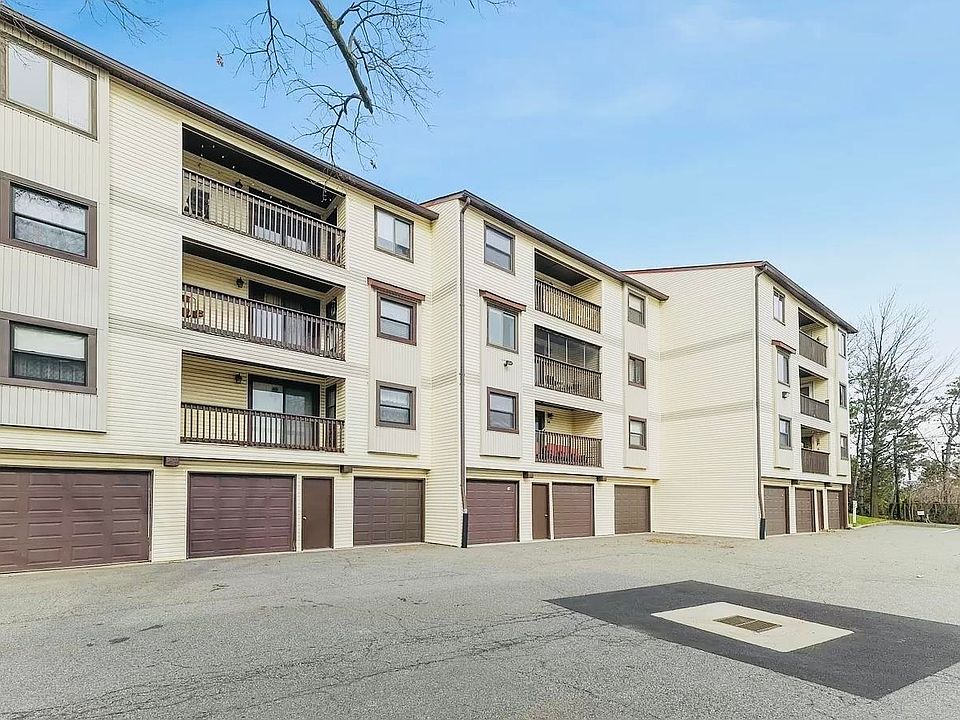 1st image of 15 Green Valley Ct #15