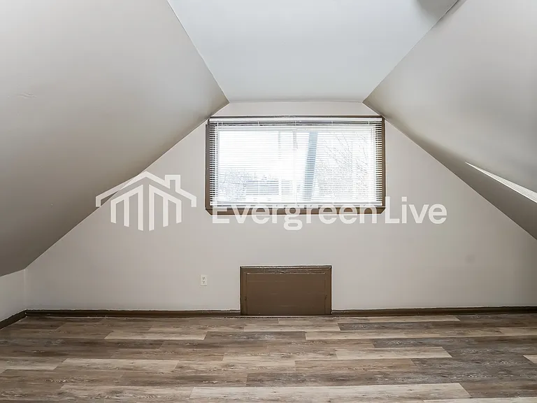 5147 N 58th St — Photo 9