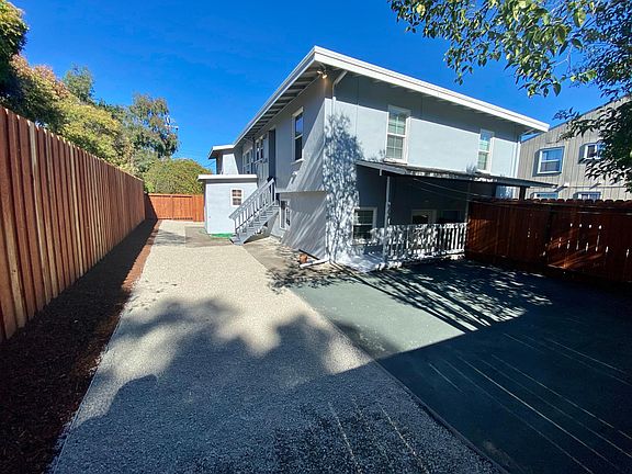 Completely private backyard with a separated fence from neighbor