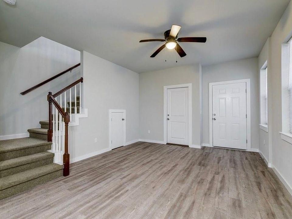 1st image of 906 Quartz Ct #402