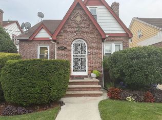 11456 205th St, Saint Albans, NY 11412