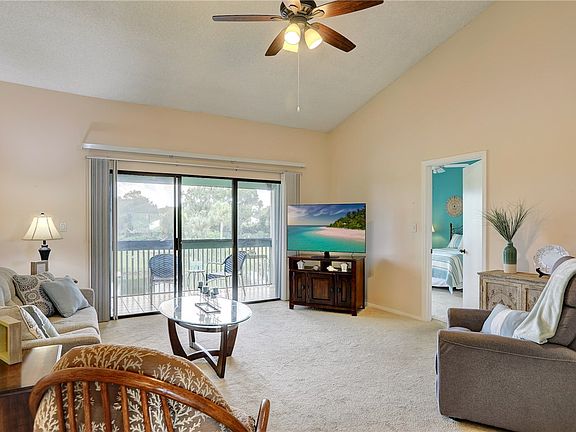 4th image of 5715 Pelican Pointe Dr APT 4