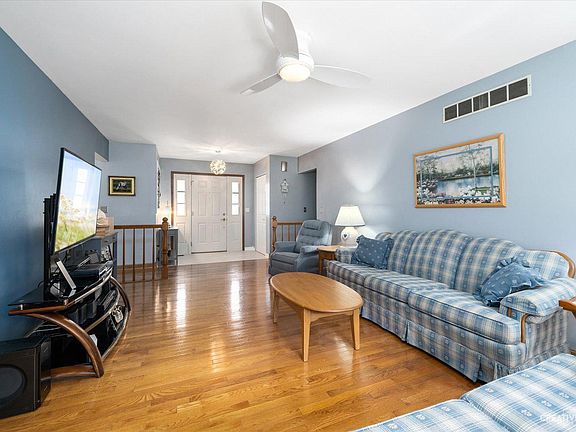 4th image of 325 Hancock Ave