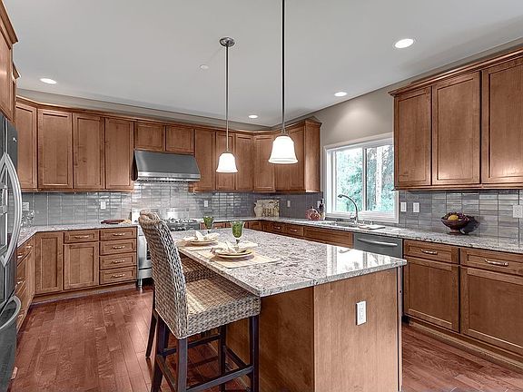 4th image of 15856 37th Ave NE