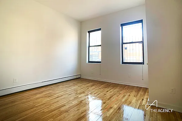 Rented by The Agency | media 25